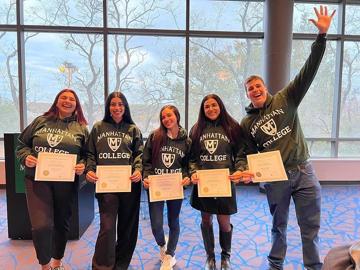 Uadeoficial 1703097268914